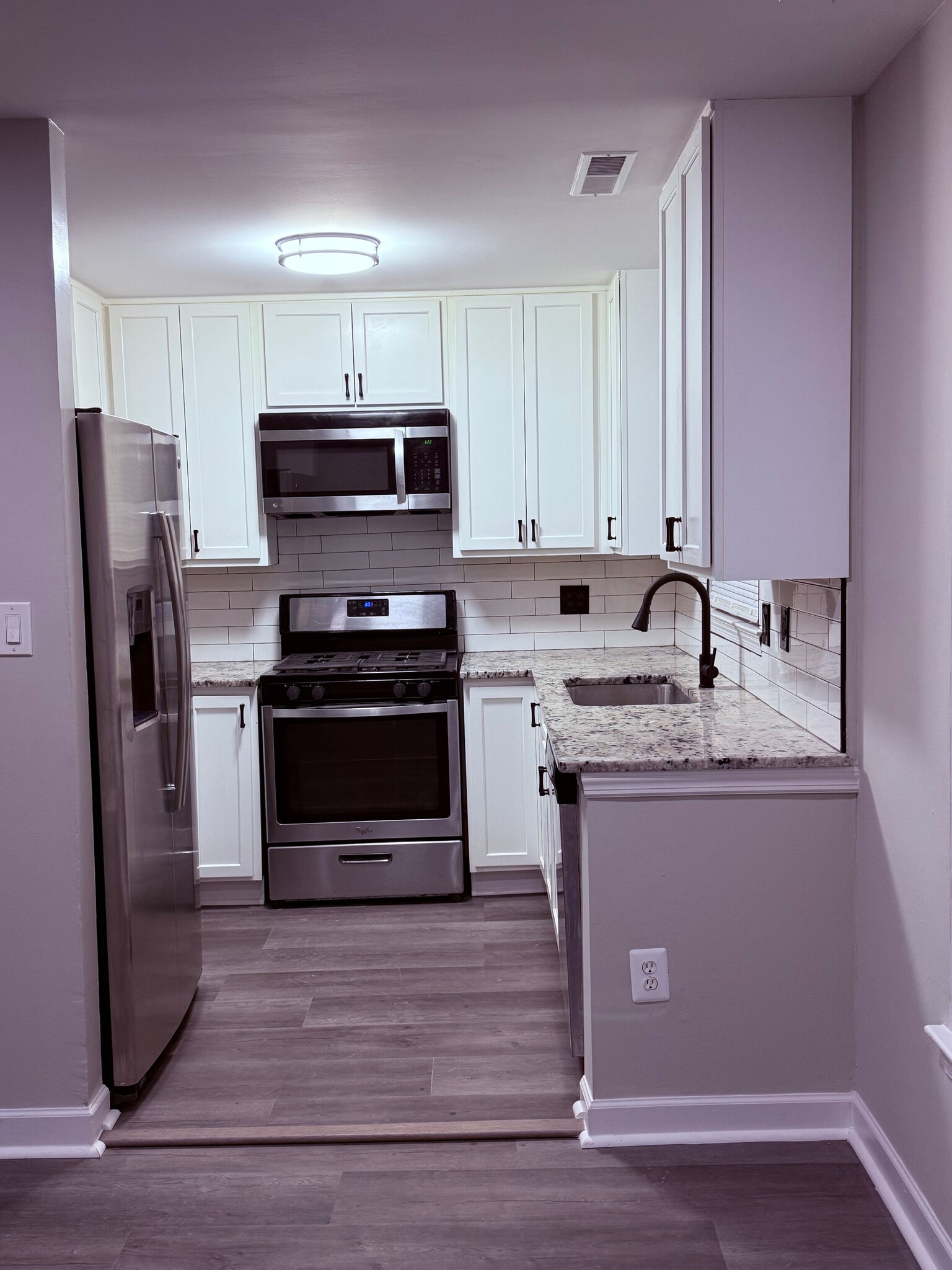 Kitchen - 1901 Addison Rd S