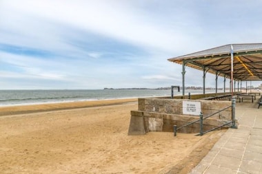 Building Photo - 541 Revere St