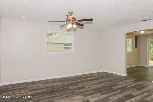 Building Photo - 3216 1st Pl