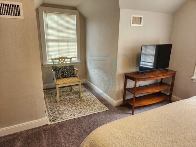 Building Photo - Wonderful Apartment in Hillcrest!