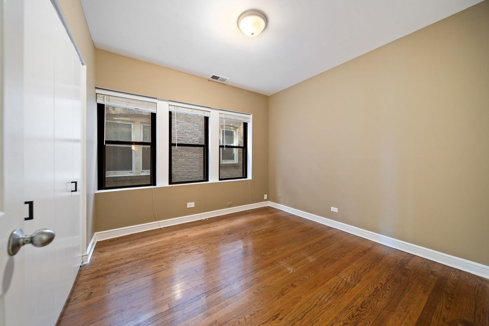 Building Photo - 1469 W Winona St