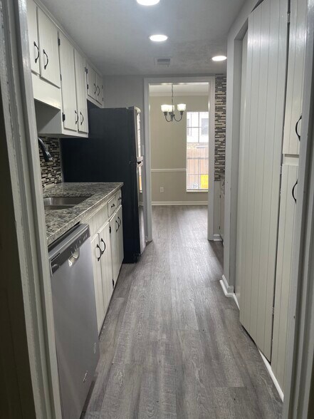 Building Photo - 6434 Woodstone Ter