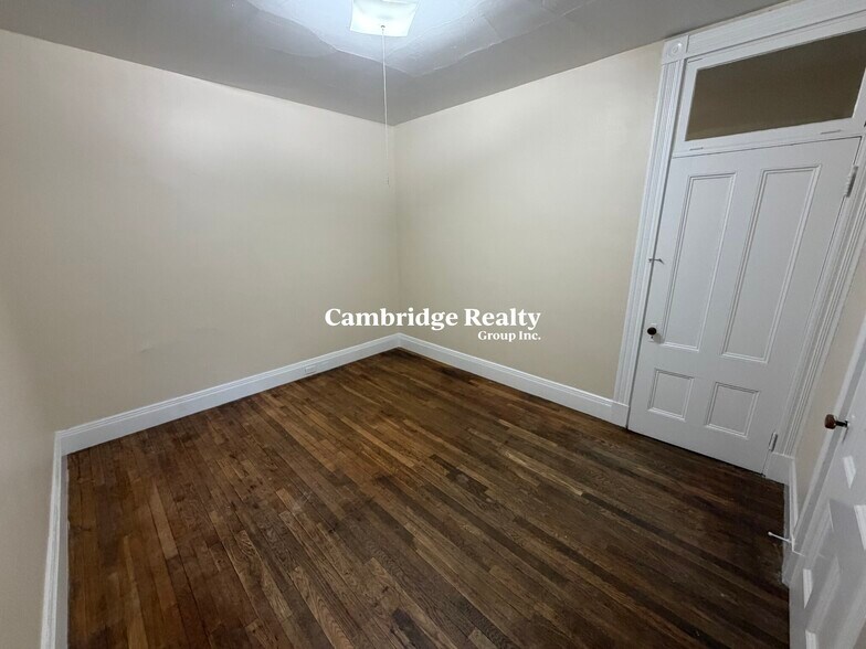 Building Photo - 74 Aldie St