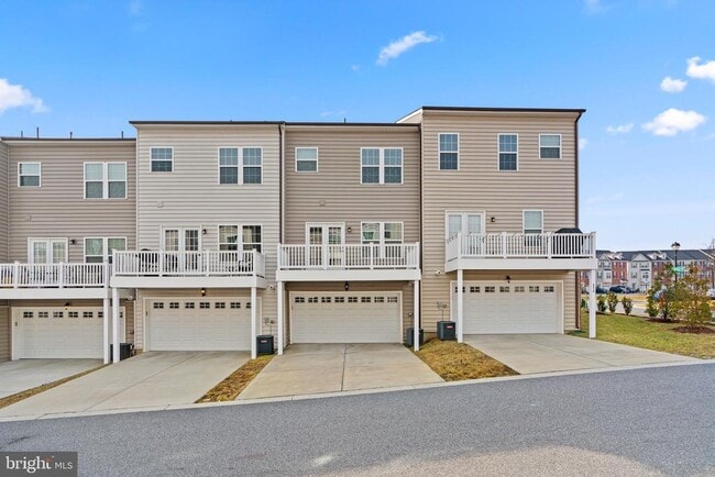 Building Photo - 9408 Adelaide Ln