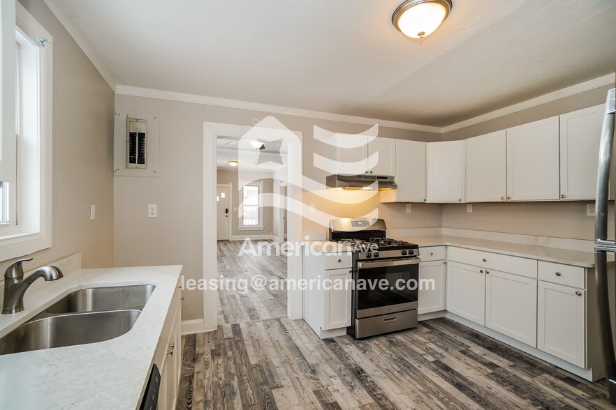 Building Photo - 1732 Pool St