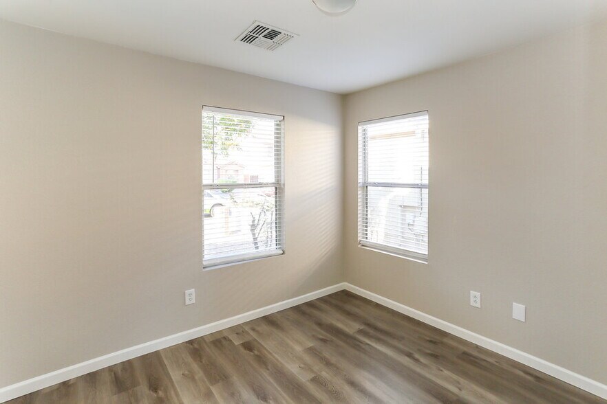 Building Photo - 2519 W Romley Rd