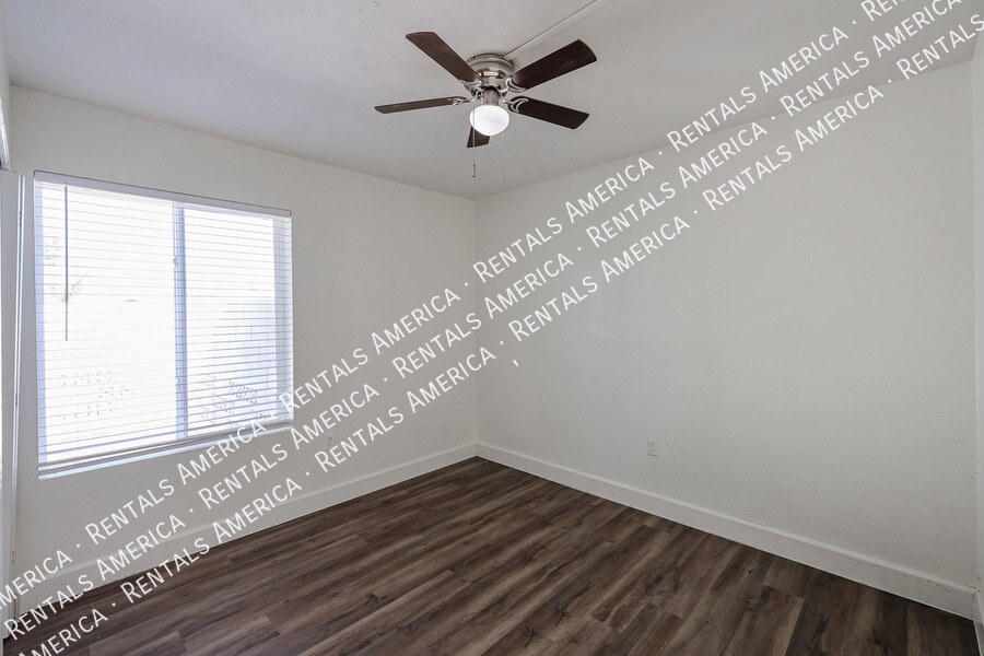 Building Photo - 712 N Santa Barbara