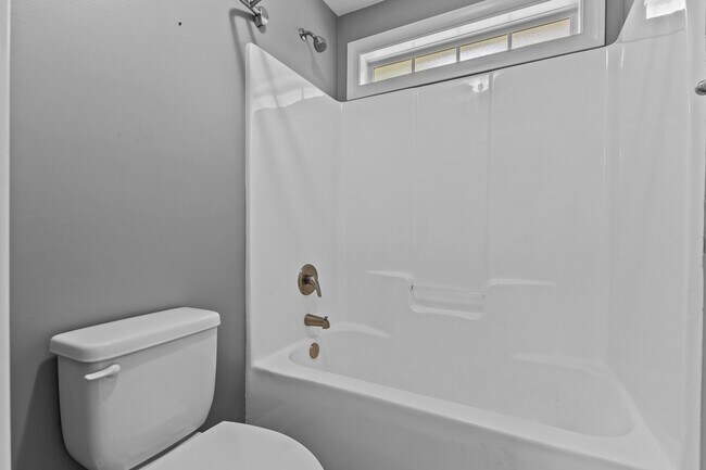 Building Photo - 768 Riverbirch Dr