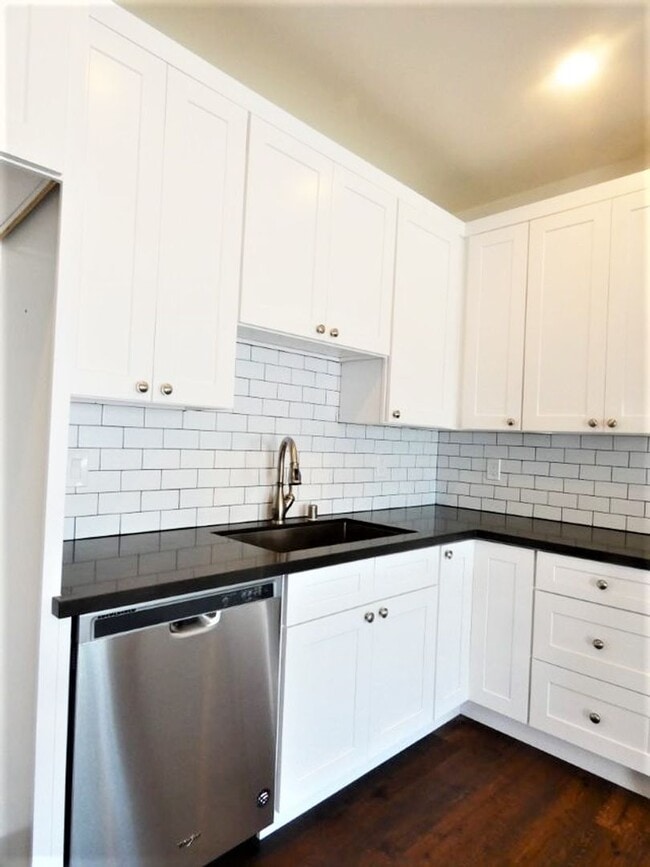 Building Photo - CY5385