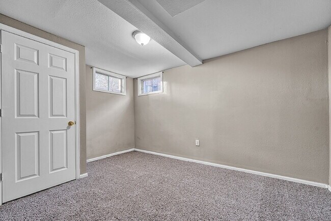 Building Photo - $2,495.00, 3-bedroom, 2 bathroom home in C...