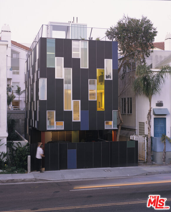 Primary Photo - 116 Pacific Ave