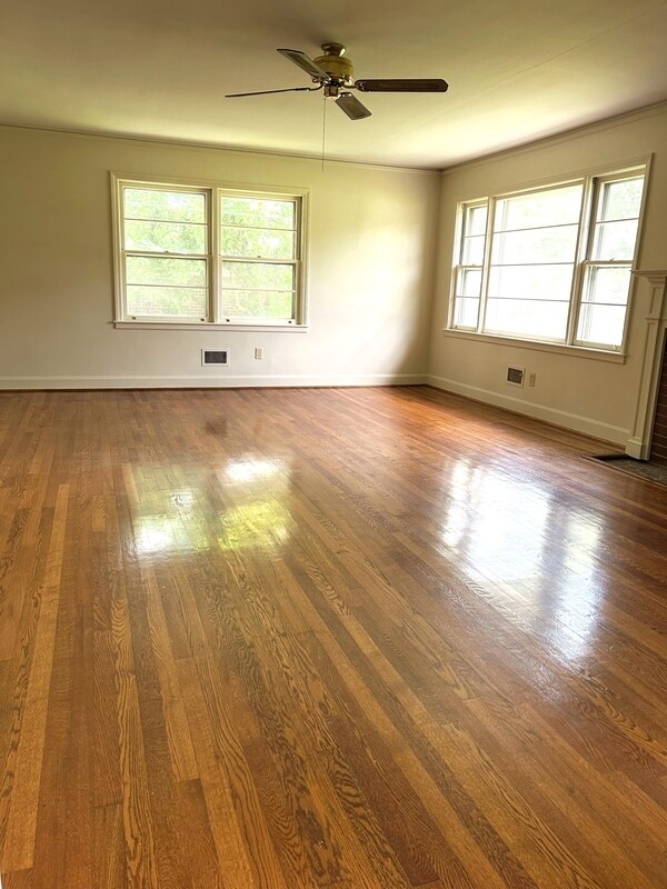 Building Photo - 407 Elizabeth Dr