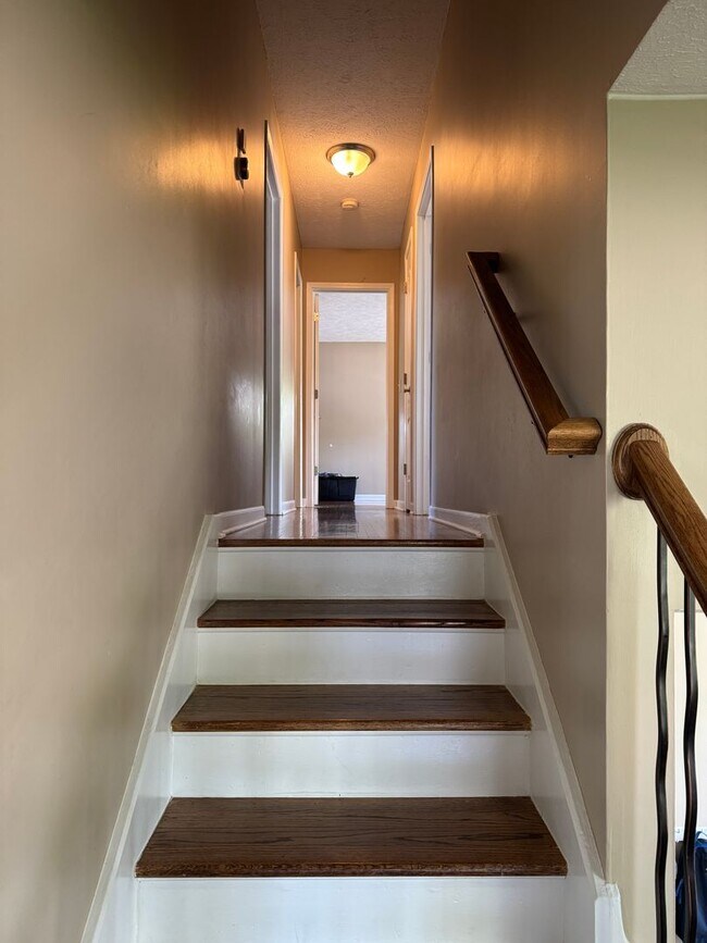 Building Photo - Stunning 4 Bed, 3 Bath Home with Backyard ...