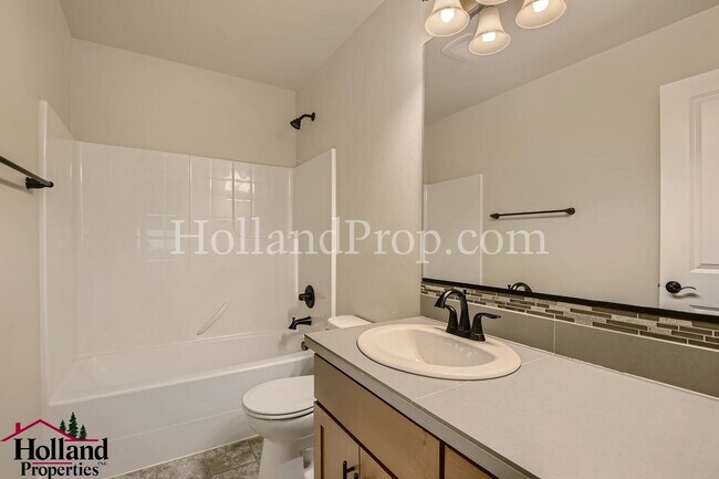 Building Photo - Gorgeous 4-Bedroom Home Near Nike & Intel ...