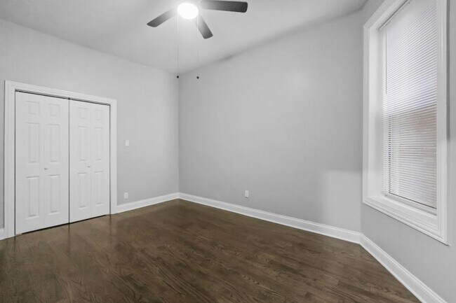 Building Photo - 3 bedroom in Chicago IL 60618
