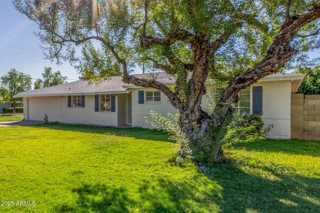 Building Photo - 5306 N 8th Ave