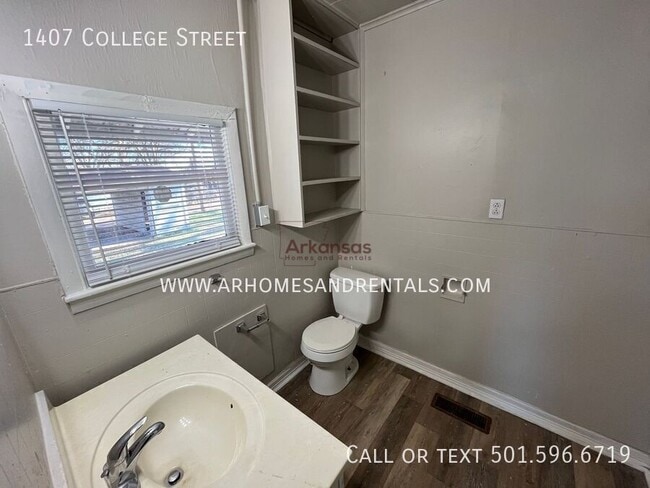 Building Photo - 1407 College St