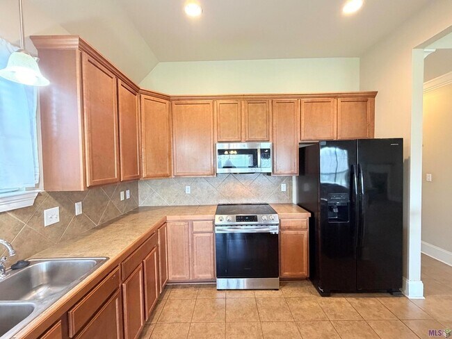 Building Photo - 41188 Lakeway Cove Ave