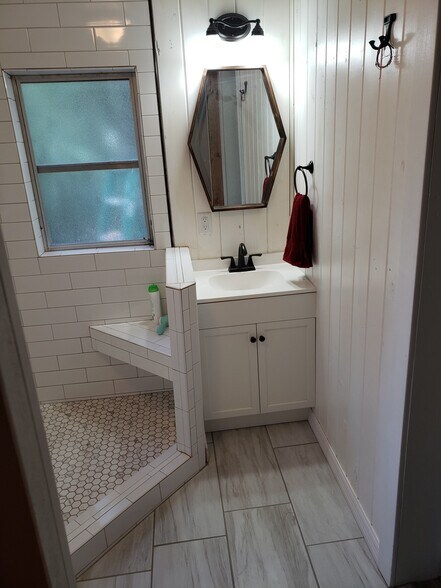 Building Photo - 712 N Warfield Ave