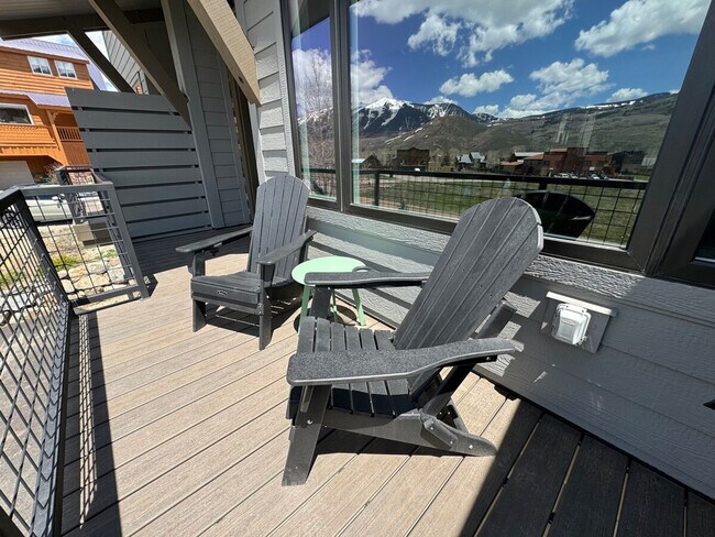 Building Photo - 85 Haverly St