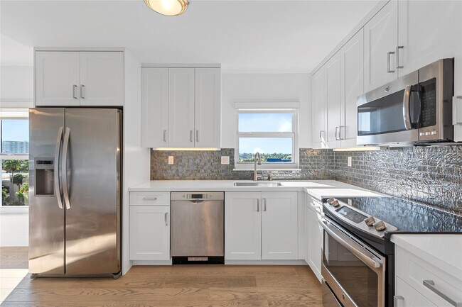 Building Photo - 3850 Galt Ocean Dr