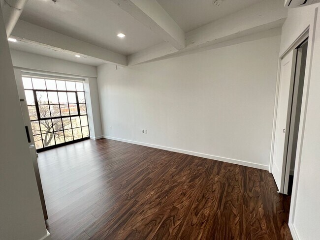 Interior Photo - 824 N Calvert St