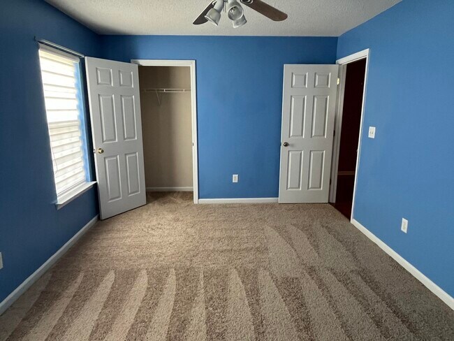 Building Photo - 4010 Nantucket Cir