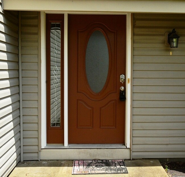 Building Photo - Community Lake-Dock and Private Beach