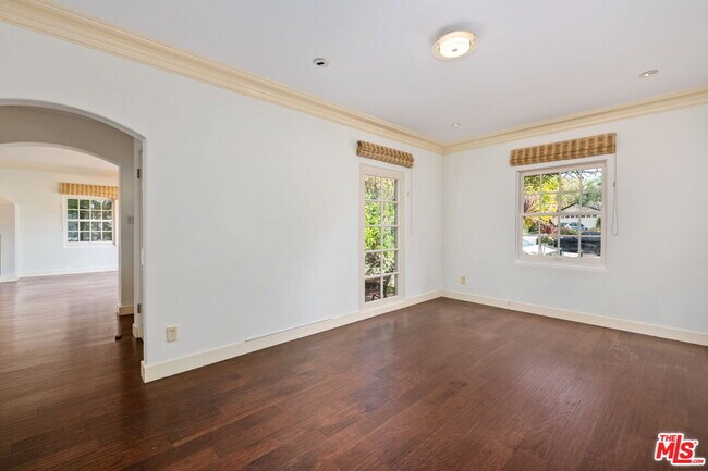 Building Photo - 139 S Anita Ave