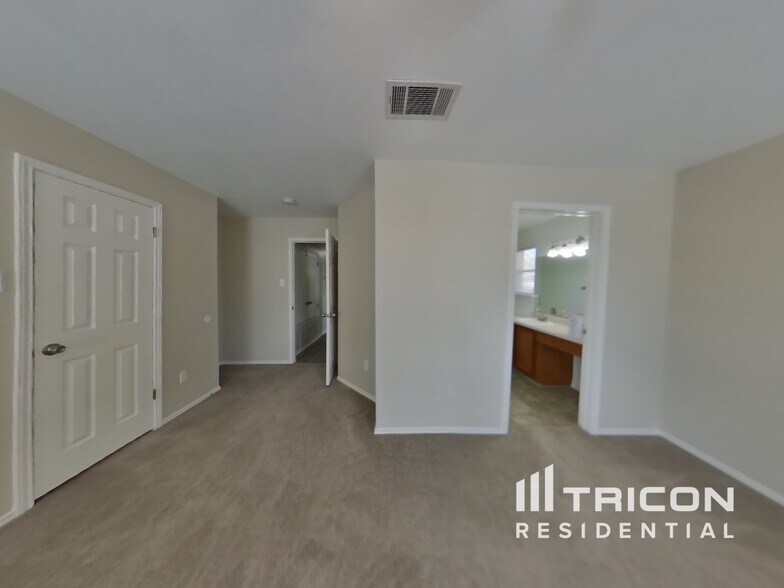 Building Photo - 228 Fall Creek Dr