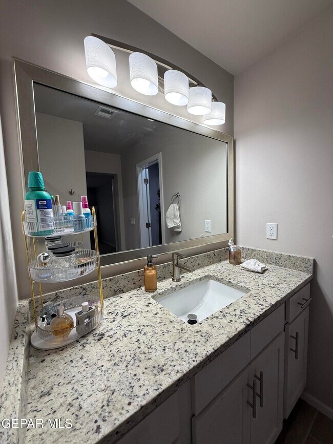 Building Photo - 13841 Paseo Central Ave