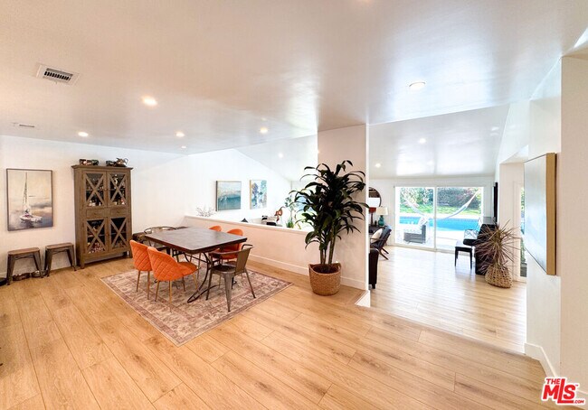 Building Photo - 4327 Cezanne Ave