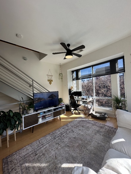 Building Photo - 2133 Southend Dr