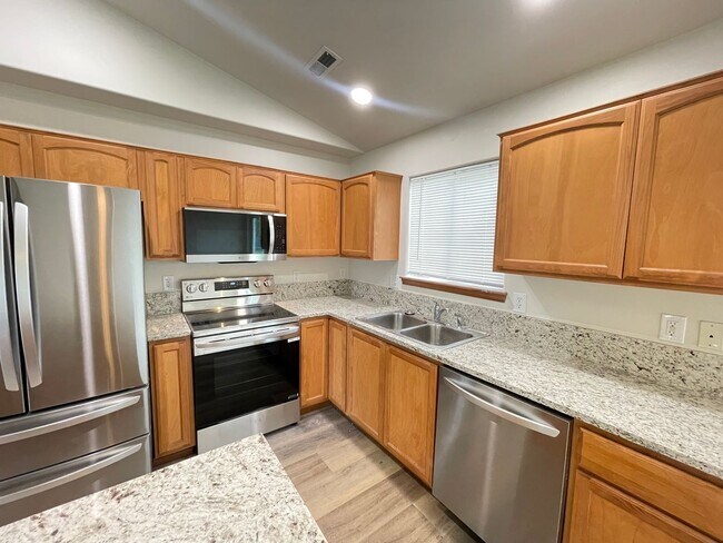 Building Photo - Hayden 3/2 Rancher
