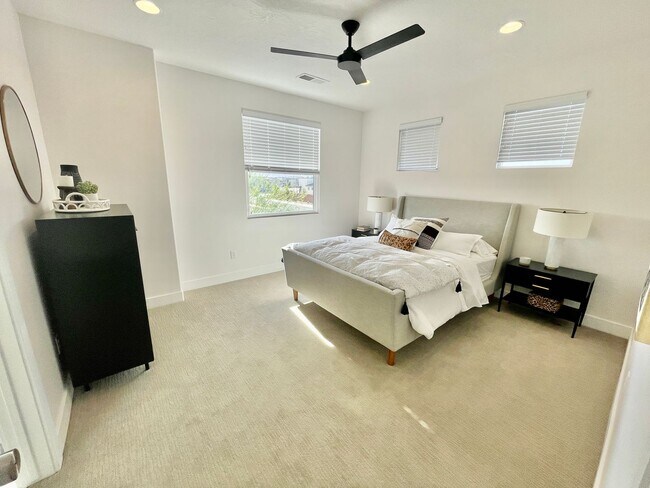 Building Photo - Beautiful Three Bedroom Townhome in Woodland Estates