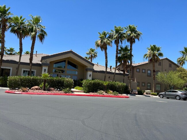 Building Photo - Gorgeous 3 Bedroom, 2 Bath in Silverado Ranch