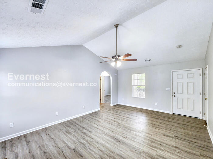 Building Photo - 707 Cloverdale Dr