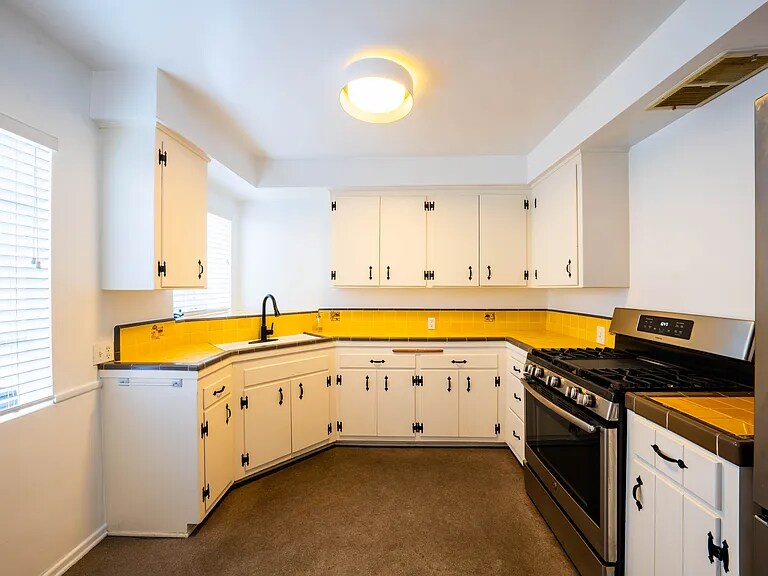 Building Photo - 4507 Finley Ave