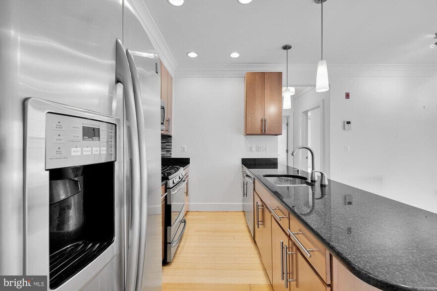 Building Photo - 449 R St NW