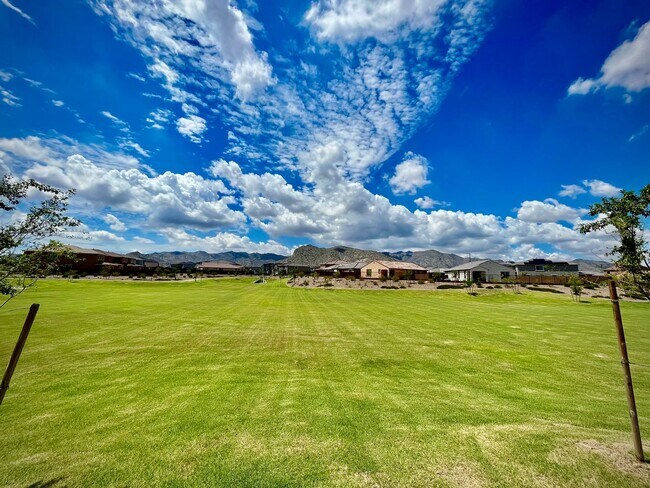 Building Photo - COMING SOON !! Mountainside Living at Canyon Views! 4 bedroom 2 bathroom!