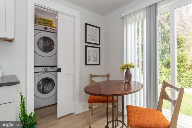 Building Photo - 207 Dodson Ave