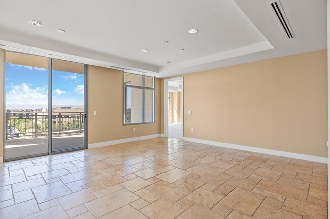 Building Photo - 2211 E Camelback Rd