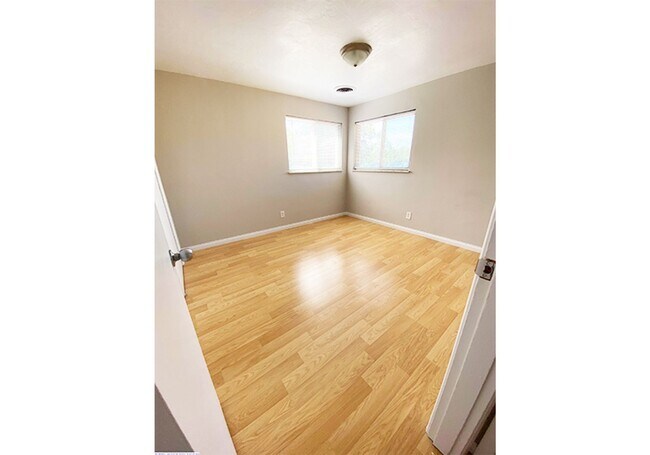 Building Photo - 551 Lowell Ave