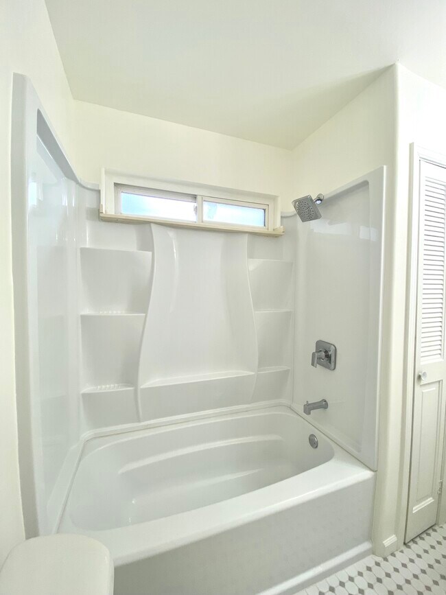 Building Photo - 1471 Bird Ave