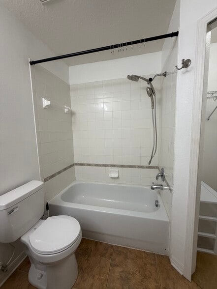 Bathtub with handheld shower - 16131 Loneoak View Dr
