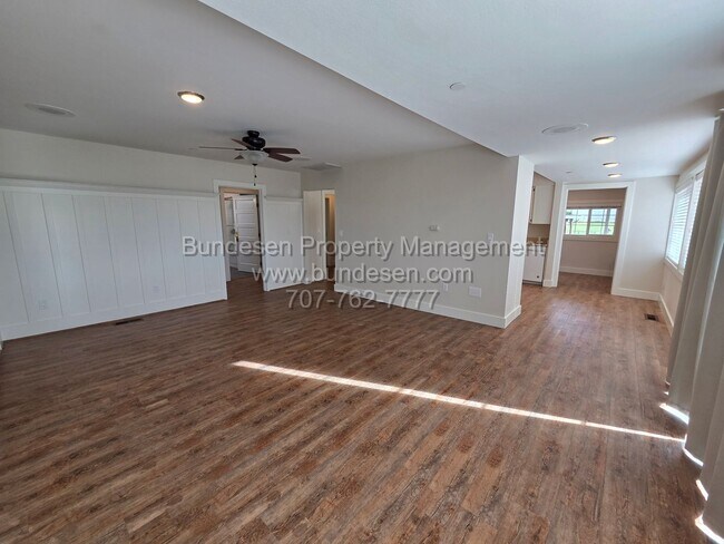 Building Photo - 811 Old Adobe Rd