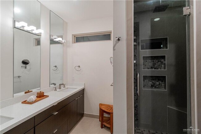 Building Photo - 3701 Ebro Dr