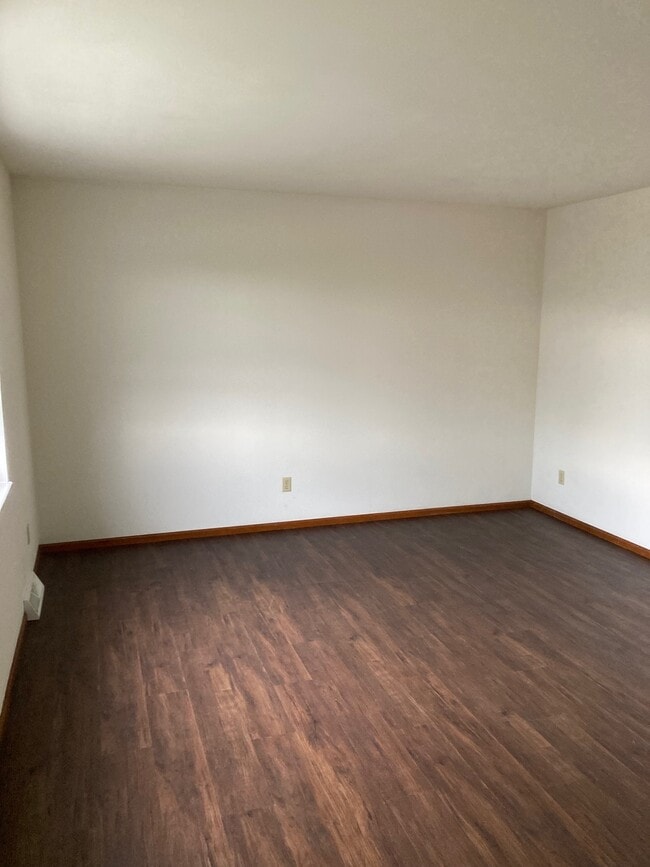 Building Photo - 27 Holly Dr