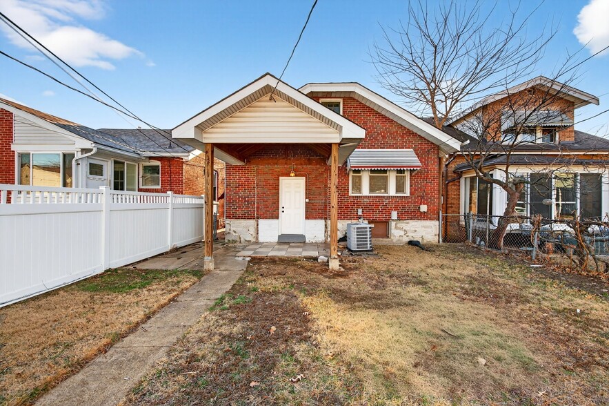 Building Photo - 6135 Newport Ave