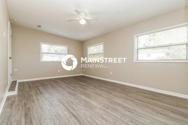 Building Photo - 3 Bedroom Pet-Friendly Home in Spring Hill, FL with Main Street Renewal